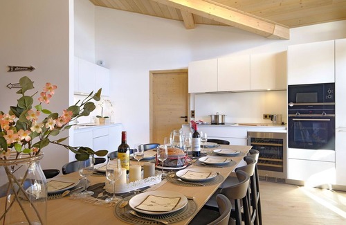 Bergers Condo | Elegant 143m² Apartment with Fireplace and Scenic Views