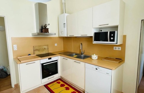 Hotel de Ville - Quinconces Apartment | Elegant Apartment in Historic Bordeaux Center with Kitchen