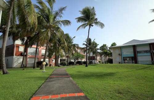 Saint-Francois Apartment | Discover Crystal Beach: 4-Star Oceanfront Retreat with Pool