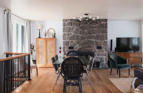 Mauricie Ski Chalet | Breathtaking Lakeside Chalet with Spa - 4-Star Family Retreat
