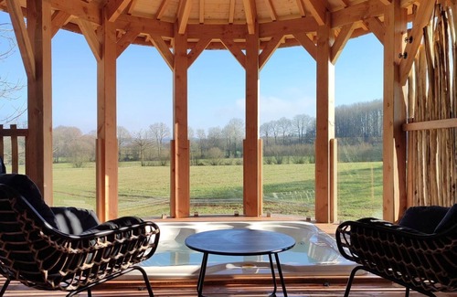 Gomene Cabin | Charming Treehouse Retreat with Private Jacuzzi Access