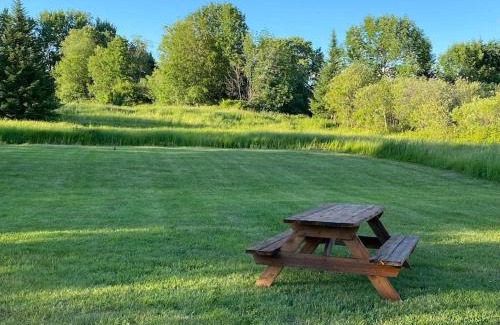 Stanstead Township Apartment | Renovated Centenarian Retreat with Arcade & Family Friendly Amenities