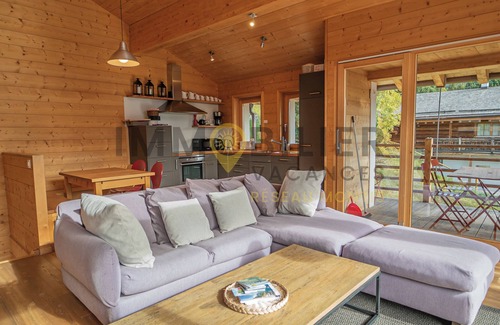 St. Luc Ski Chalet | Magnifique chalet idéalement situé juste au-dessus du centre du village, vue panoramique sur les toi