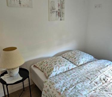 Beauvais Apartment | Family-Friendly Triple Room at Magnifique Chambre