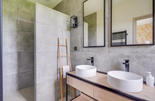 Robins Bay House | Inviting Wine Country Cottage Near St Emilion