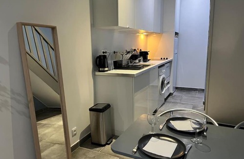 Vernon Apartment | Central Duplex Near Train Station - Rated 8.7/10!