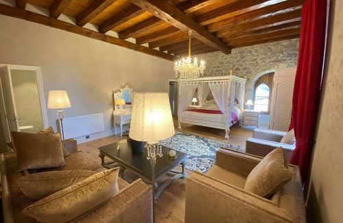 Cruet Bed & Breakfast | Elegant Rooms in a Beautiful Castle for Family Getaways