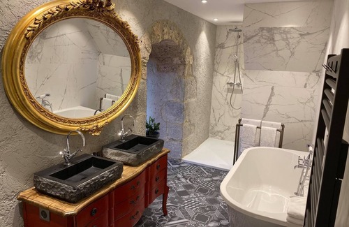 Cruet Bed & Breakfast | Elegant Rooms in a Beautiful Castle for Family Getaways