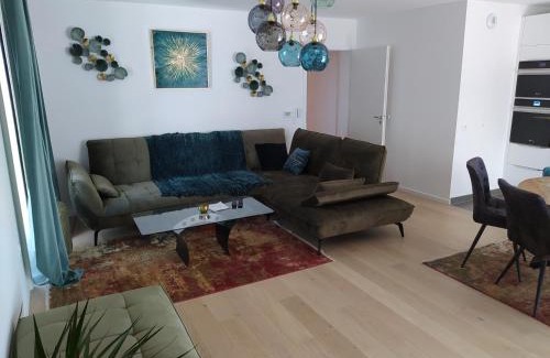 European Quarter Apartment | Beautiful F3 with Private Parking & Terrace - Guest Rated 8.9