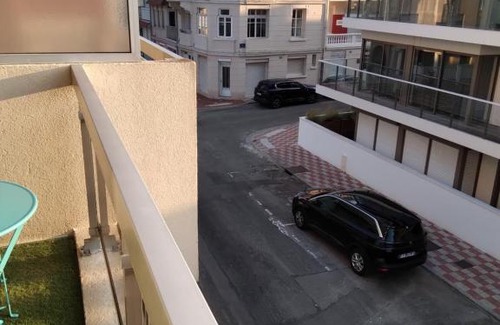 Le Touquet-Paris-Plage Apartment | Cozy Oceanfront Studio with Restaurant & Family Amenities