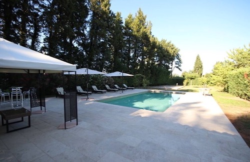 Sarrians House | Delightful Gîte for 6 with Private Pool and Pet-Friendly Stay
