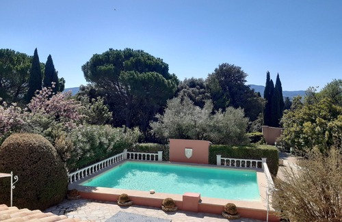 Roaix Villa | Discover the Magnifique Gite de Groupes in Provence