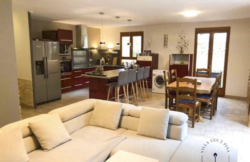 Cuges-les-Pins Villa | Tranquil Villa with Pool and BBQ, 15km from the Coast