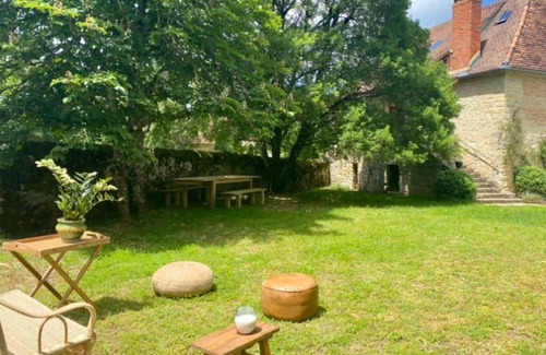 Gindou House | Idyllic Stone House with Private Pool and Lake View