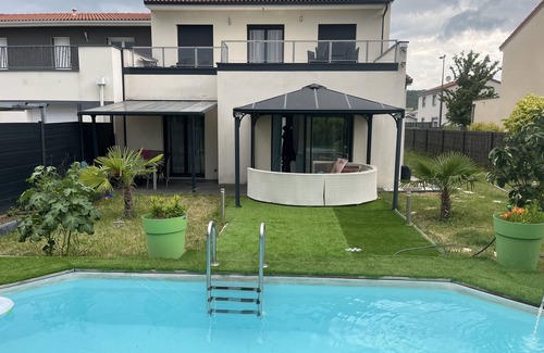 Cebazat House | Elegant Maison with Pool and Hot Tub for Family Fun