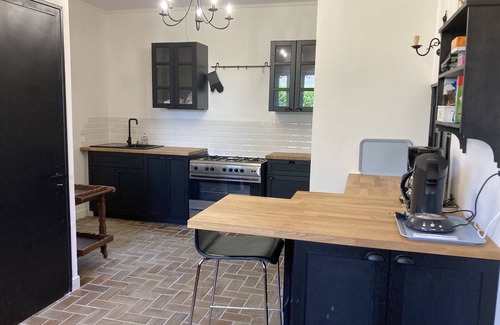 Pouldreuzic Other | Perfect Family Haven with Dining and Kitchen Amenities