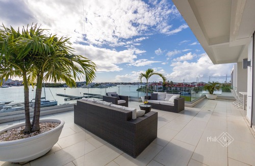 Cole Bay Apartment | Top-Rated Penthouse with Spa & Breakfast at Las Brisas
