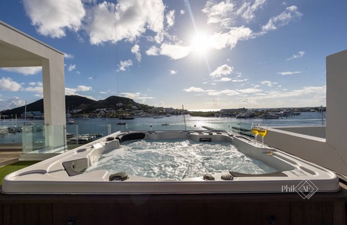 Cole Bay Apartment | Top-Rated Penthouse with Spa & Breakfast at Las Brisas