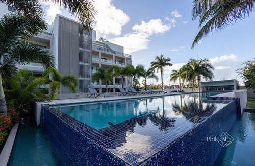 Cole Bay Apartment | Top-Rated Penthouse with Spa & Breakfast at Las Brisas