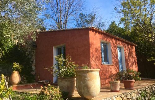 Tourrettes-sur-Loup Apartment | Charming Studio Retreat in Cozy Maisonnette with Pool