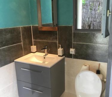 Tourrettes-sur-Loup Apartment | Charming Studio Retreat in Cozy Maisonnette with Pool