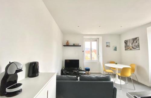Belfort Apartment | Modern & Bright T2 with Fiber, Rated 9.3/10 and Family-Friendly