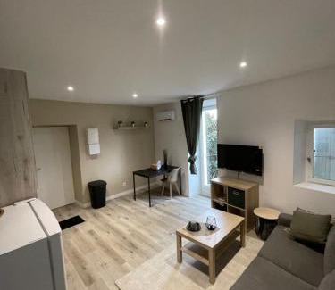 Le Teil Apartment | Beautifully Renovated T2 - Pet & Child Friendly Stay