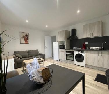 Le Teil Apartment | Beautifully Renovated T2 - Pet & Child Friendly Stay