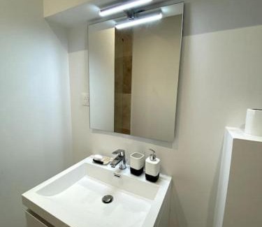 Sablon - Trudaine Apartment | Convenient T2 Near the Train Station for Families