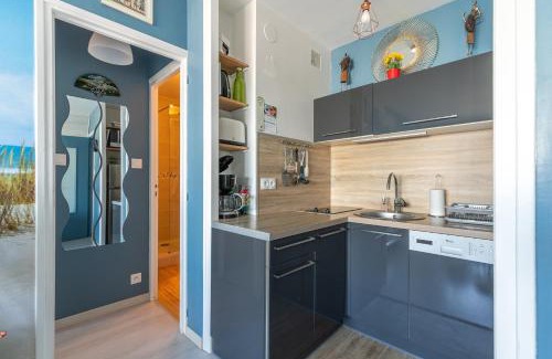 Saint-Hilaire-de-Riez Apartment | Oceanfront Escape for Two with Breathtaking Views