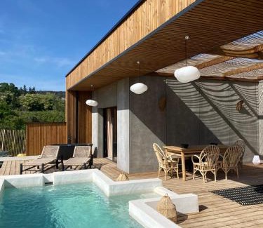 Clarensac Villa | Magnifique villa écologique piscine jacuzzi