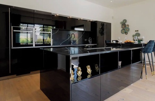 Puimisson Villa | Elegant Villa with 5 Bedrooms, Pools & Spa for Families