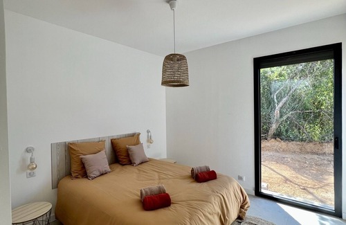 Mezzavia Villa | Inviting Villa Ajaccio: Family-Friendly with Breakfast & Kitchen