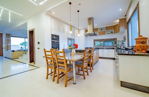 Marrakech Villa | Pet-Friendly Retreat at Magnifique Villa Av. Mohamed 6