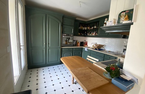 Bordeaux-Lac Villa | Elegant Villa with Large Pool - Steps to Tram & City Center