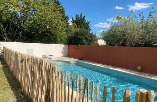 Bordeaux-Lac Villa | Elegant Villa with Large Pool - Steps to Tram & City Center