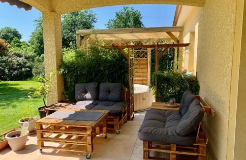 Dieupentale Villa | Outstanding Villa with Hot Tub & Child-Friendly Amenities