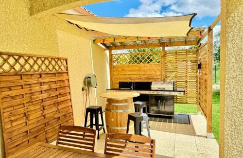 Dieupentale Villa | Outstanding Villa with Hot Tub & Child-Friendly Amenities