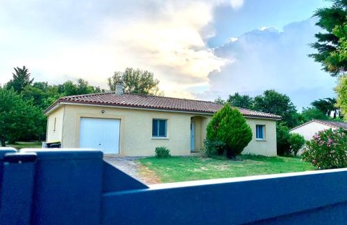 Dieupentale Villa | Outstanding Villa with Hot Tub & Child-Friendly Amenities
