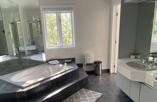 Fabreville House | Magnifique Villa Luxueuse Avec Piscine et Cheminée
