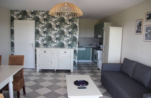 L'Aiguillon-sur-Vie Apartment | Exceptional Golf View Hotel with Pool and Oceanfront Access