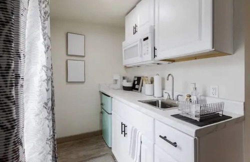 Cardinal Hills Estates Apartment | Magnolia 1-Bedroom Unit with Private Patio & Breakfast