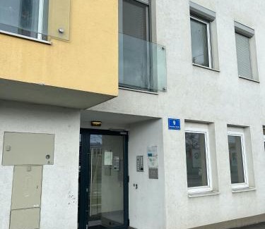 Vienna Apartment | Pet-Friendly Magnolia Apartment in Vibrant Vienna