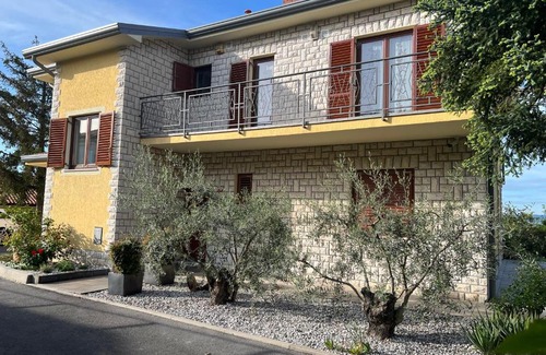 Izola Apartment | Magnolia Apartments: Family-Friendly Retreat, Rated 9.9/10