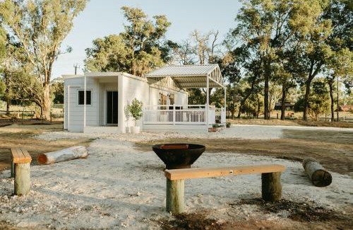 Waroona House | Magnolia Cottage