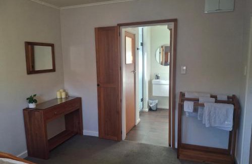 Arundel Bed & Breakfast | Relax at Magnolia Cottage B&B: Family-Friendly Stay