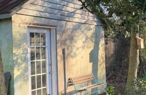Lackey Cottage | Relax at Magnolia Cottage by the River: Ocean Views Await