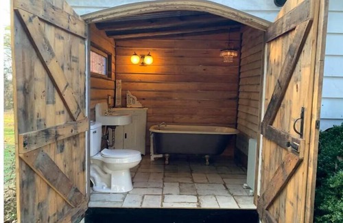 Lackey Cottage | Relax at Magnolia Cottage by the River: Ocean Views Await