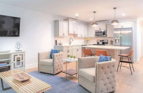 Historic District - North Villa | Magnolia Garden Walkable Free Street Parking