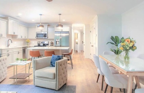 Historic District - North Villa | Magnolia Garden Walkable Free Street Parking